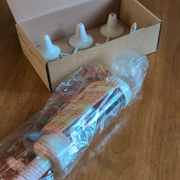 Pampered Chef Decorating Tool New in Beige Box - Picture 3 of 4